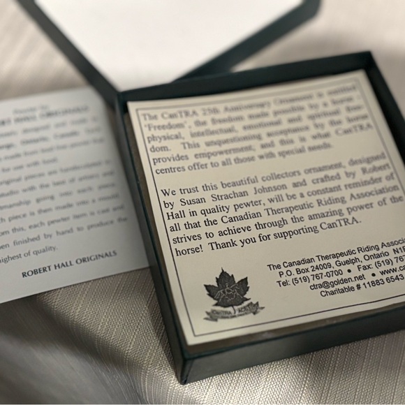 Pewter by Robert Hall 25th anniversary horse ornament Cantra 🇨🇦 - Picture 4 of 4